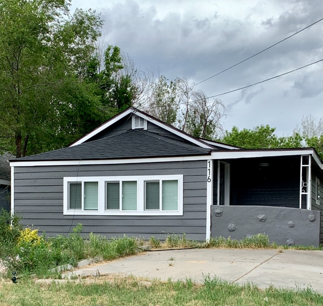 Primary Photo - 116 E Rogers Rd