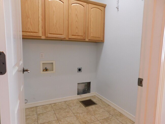 Building Photo - Quiet Neighborhood!