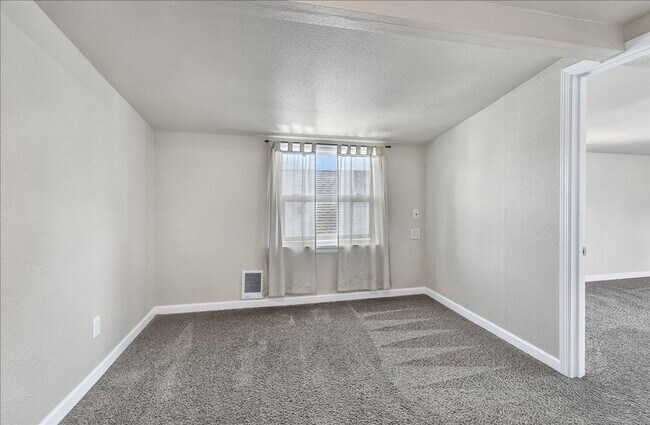 Building Photo - 1511 McDougall Ave