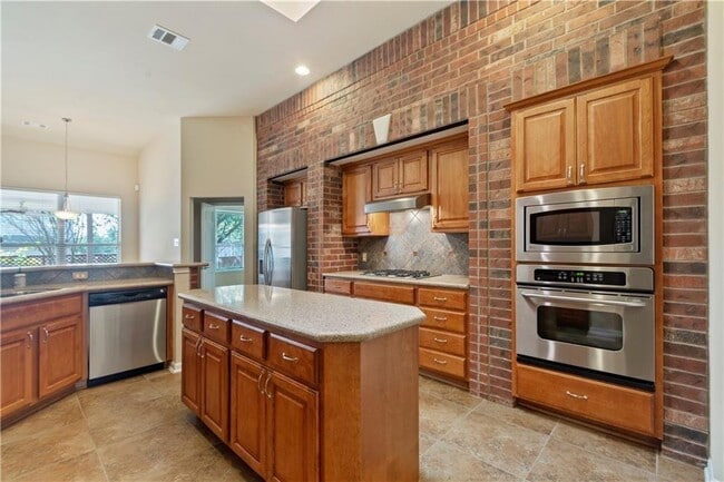 Building Photo - 2405 Speidel Dr