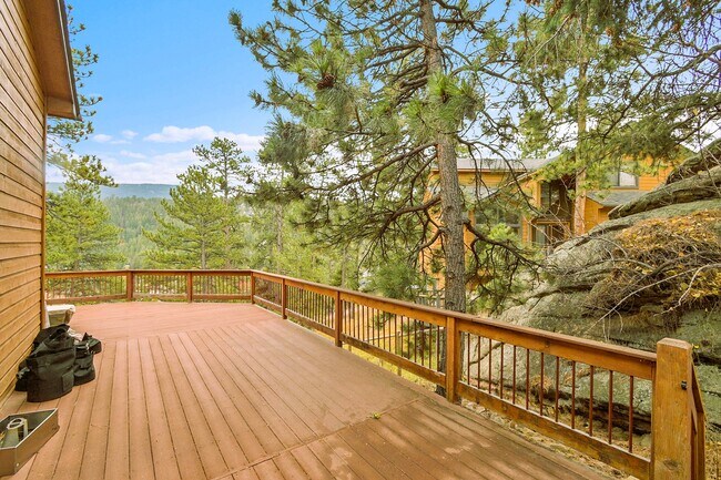 Building Photo - 28384 Kinnikinick Rd