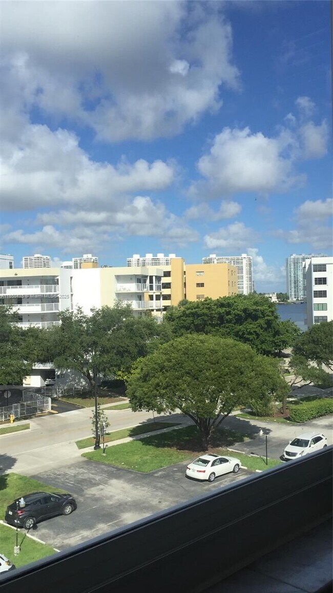 Building Photo - 250 180th Dr