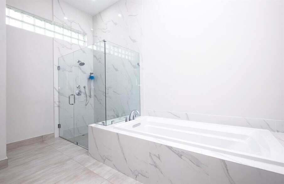 Building Photo - 5663 Brookfield Cir W