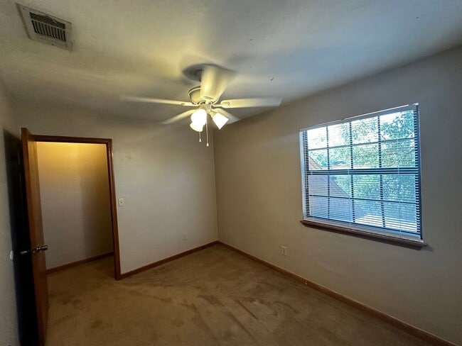Building Photo - 1828 Jackson Bluff Rd