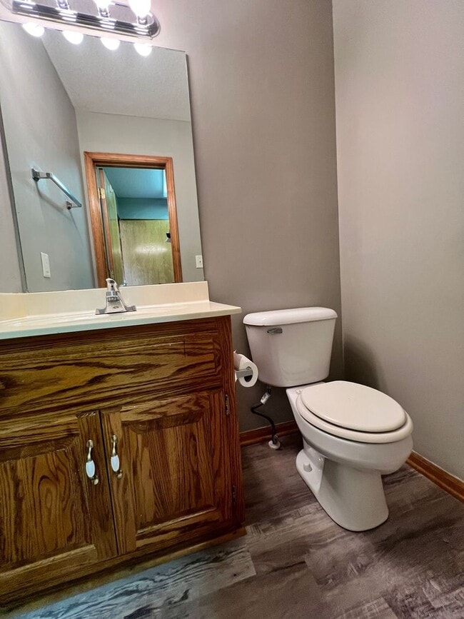 Building Photo - 3 Bed, 1.5 Bath Duplex with Garage and Extra Storage Space!