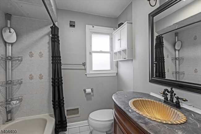 Building Photo - 32 W New St