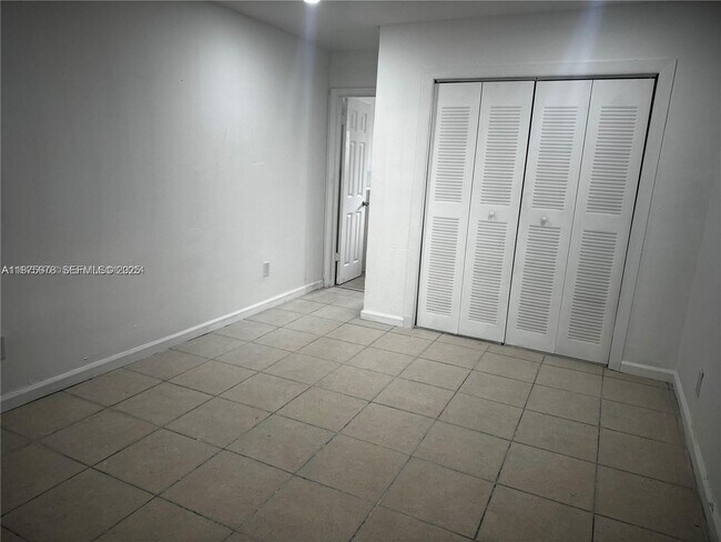 Building Photo - 2481 NW 13th Ct