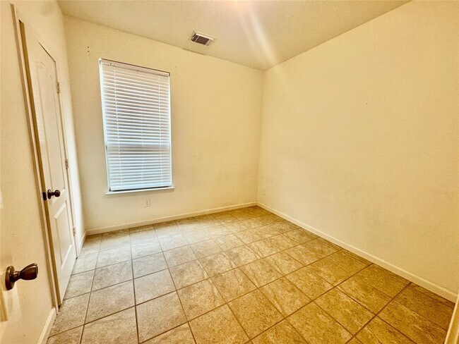 Building Photo - 2518 Boxwood Park