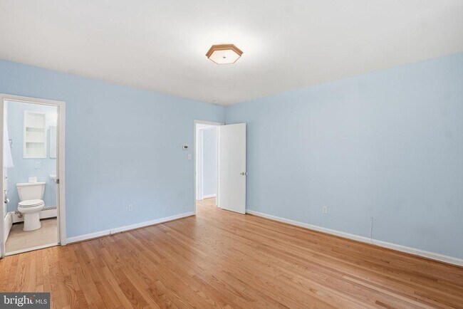 Building Photo - 2913 Cleave Dr