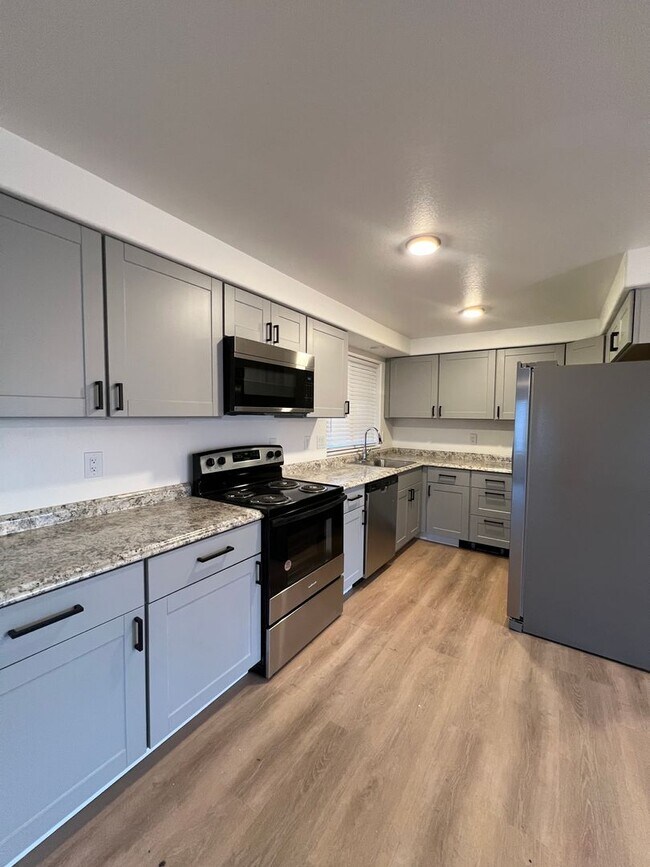 Building Photo - $500.00 OFF Move In Costs Special!