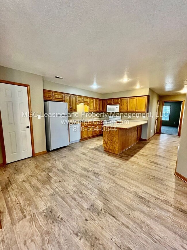 Building Photo - 706 Meadow Ct