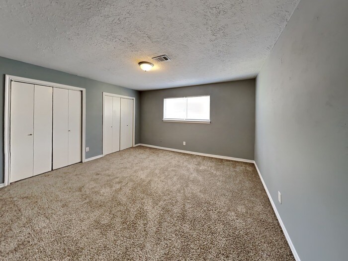 Building Photo - 2142 Oak Shores Dr