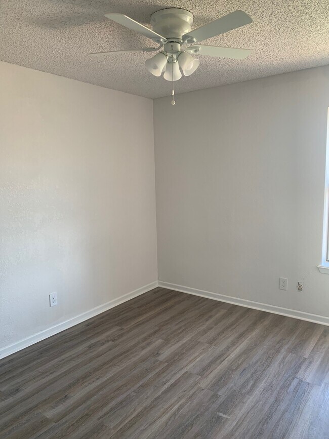 Building Photo - 7633 Thompson Pky