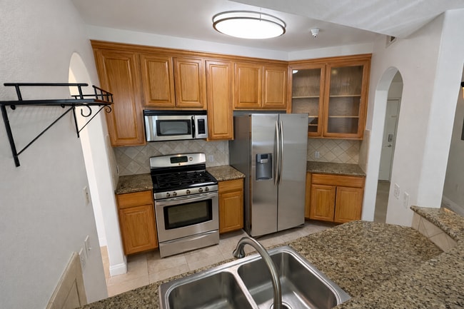 Building Photo - Bright Valley Village Condo for Lease with Balcony & Amenities