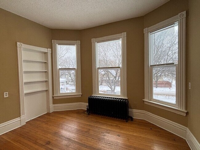 Building Photo - 548 Minnehaha Ave E