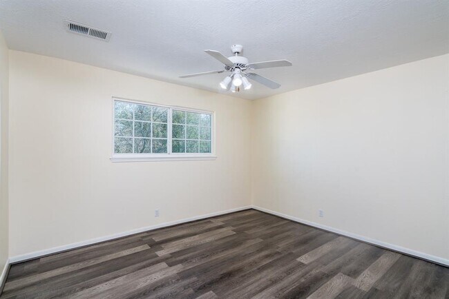 Building Photo - 14930 Walters Rd
