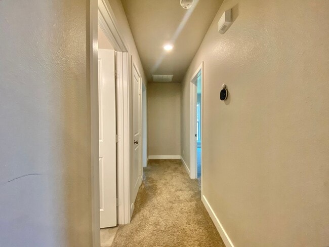 Building Photo - Newer 3 bed 2 bath near Frenship Upland He...