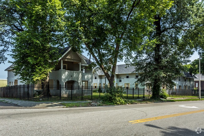 Primary Photo - 1058 Peabody Ave