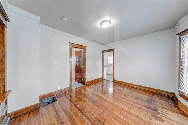 Building Photo - 960 Eastern Ave