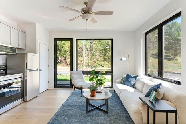 Building Photo - 981- 987 Fifth Street SW