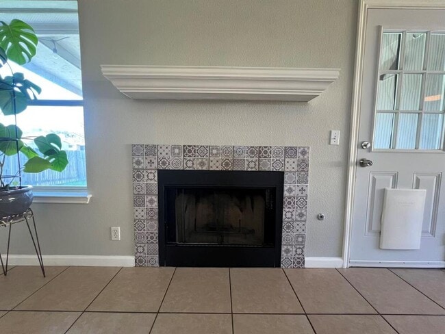 Building Photo - 223 Dana Dr