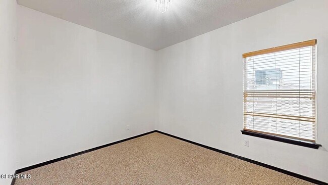 Building Photo - 3864 Tierra Campa Dr