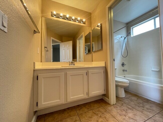 Building Photo - Carry Over Showing: This property has been...