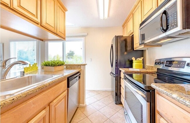 Building Photo - Utilities Paid! Modern Loft-Style Condo wi...