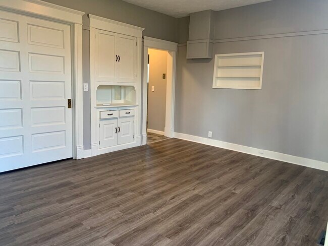 Building Photo - 2530 W Gardner Ave