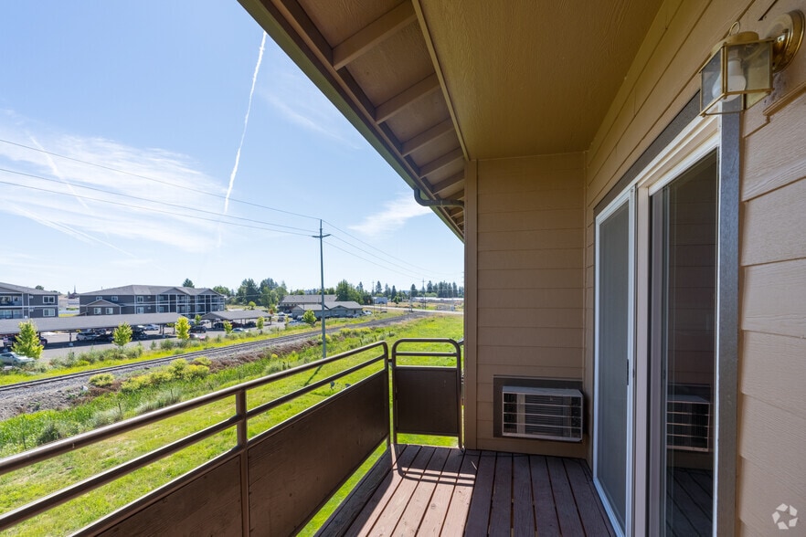 Primary Photo - Lakeside Apartments