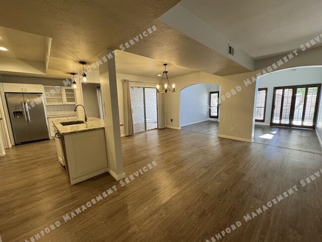 Building Photo - BEAUTIFUL 3 BEDROOM 2.5 BATHROOM HOME IN S...