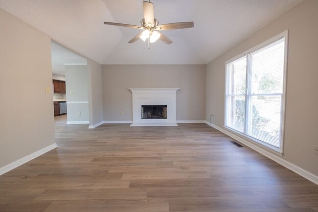 Building Photo - 125 Honeytree Dr