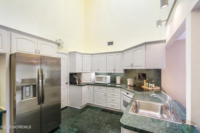 Building Photo - 410 Hemlock Dr