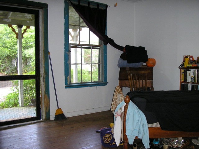 this is the front room - 2486 East Ave