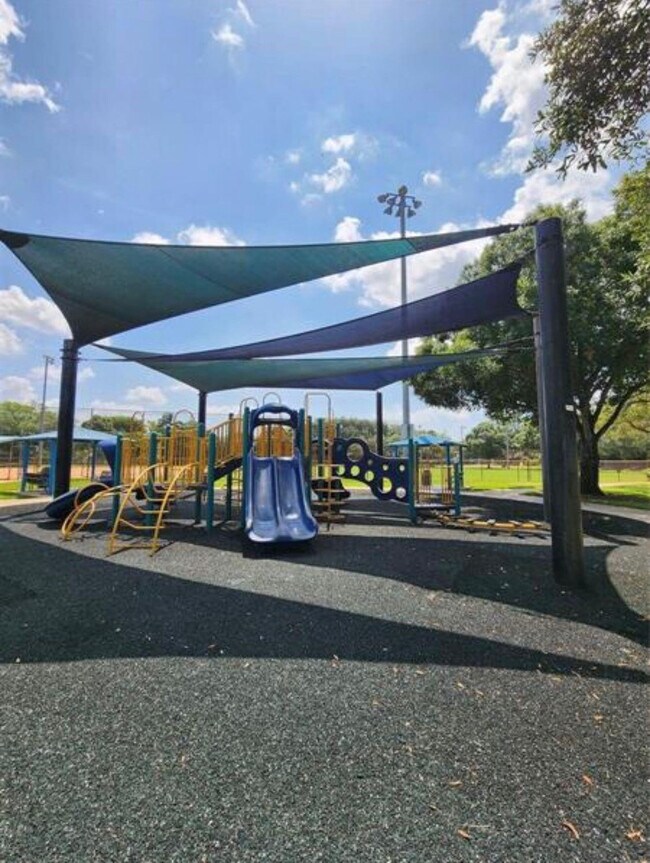 Building Photo - 3167 Cocoplum Cir