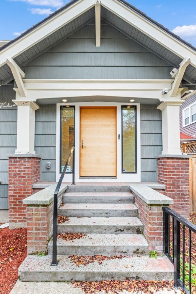 Building Photo - 4Bd/3Ba Seattle House