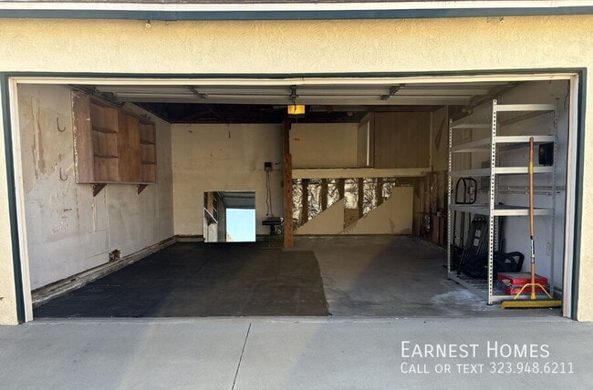 Building Photo - 7317 Kraft Ave