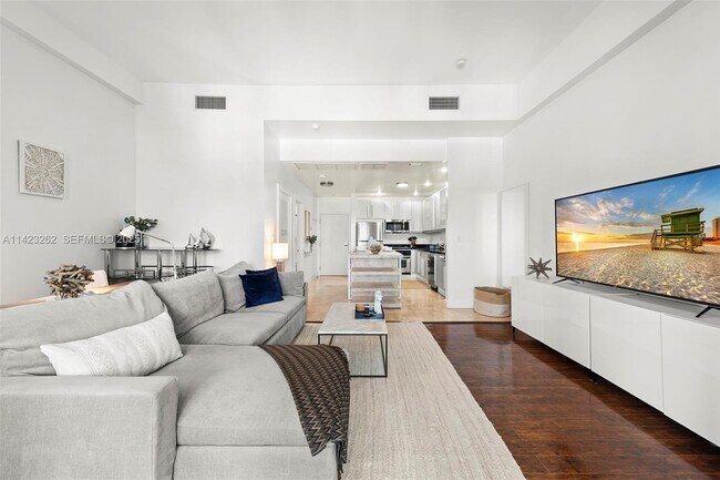 Building Photo - 2301 Collins Ave