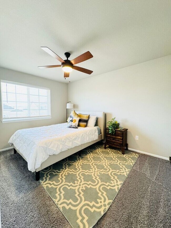 Building Photo - Spacious 3 bed/ 2.5 bath House In Severance
