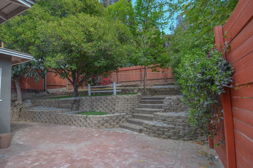 Building Photo - 3246 Barham Blvd
