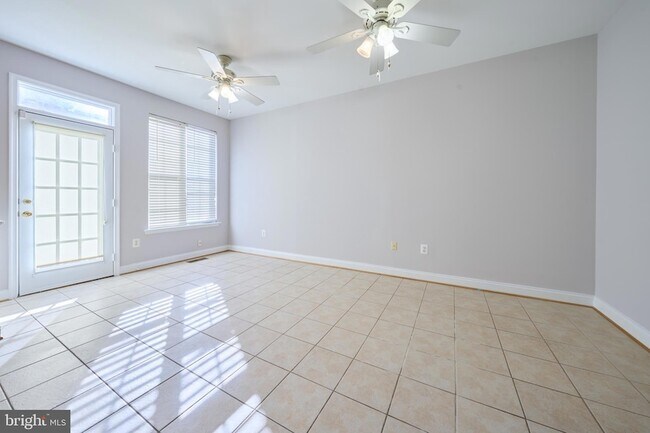 Building Photo - 685 Springhouse Square SE