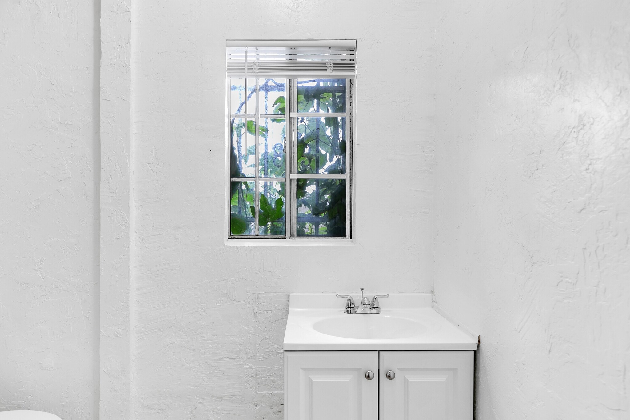 Building Photo - 321 E 84th St