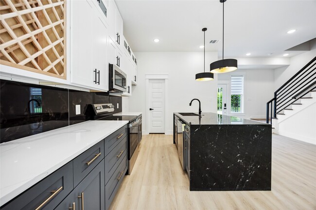 Building Photo - 4601 Newberry St