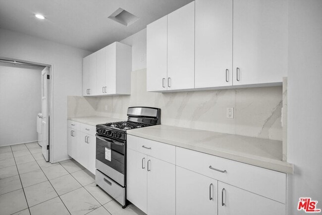 Building Photo - 207 S Reeves Dr