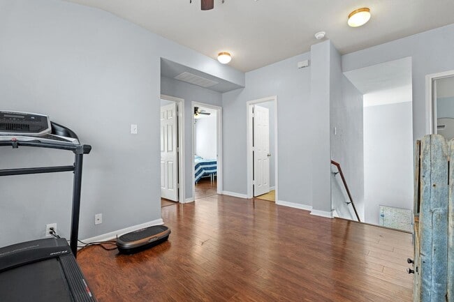 Building Photo - 103 Hoya Ln