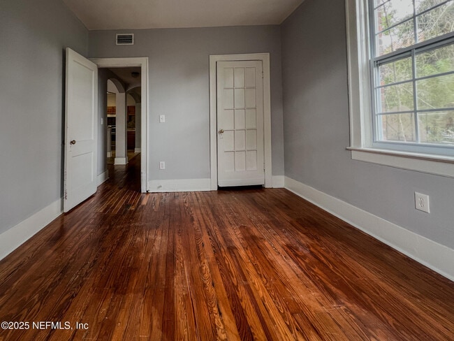 Building Photo - 2359 Oak St