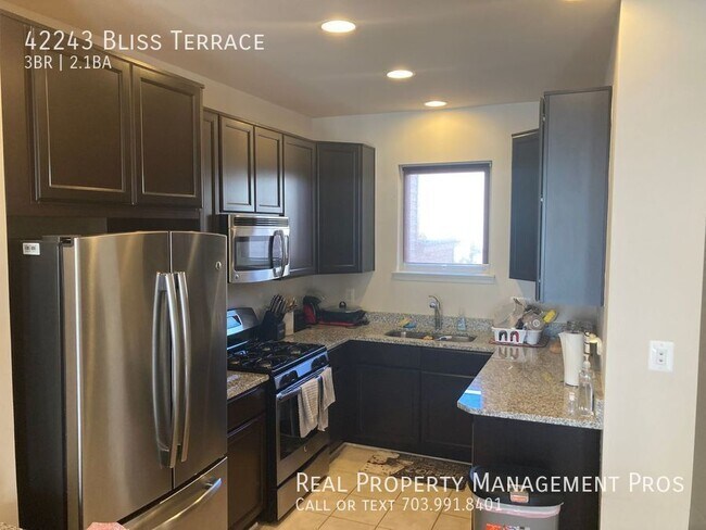 Building Photo - 42243 Bliss Terrace