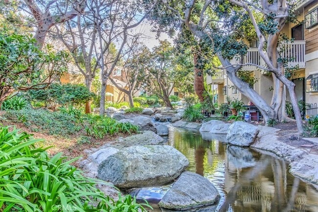 Building Photo - 80 Lakepines-