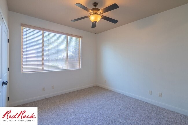 Building Photo - Remarkable 3 Bedroom Condo Next to Sunbroo...