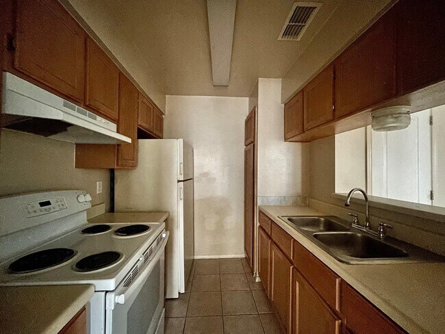 Building Photo - 203 Martingale